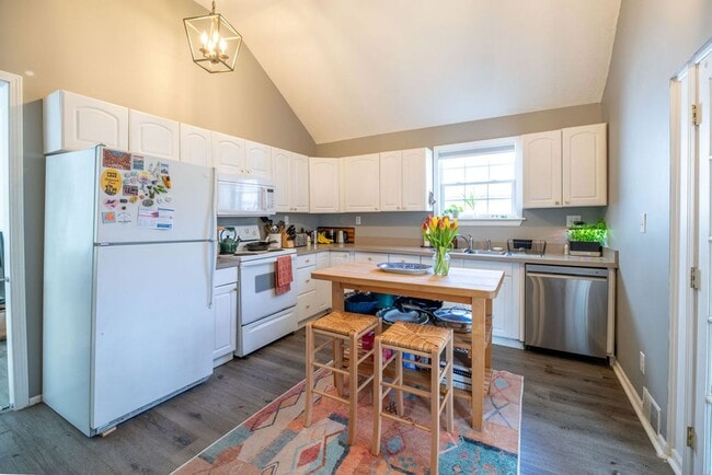 2547 W 10th St in Cleveland, OH - Building Photo - Building Photo