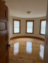 3 Malden St, Unit 1 in Worcester, MA - Foto de edificio - Building Photo