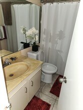 4216 Inverrary Blvd in Lauderhill, FL - Building Photo - Building Photo