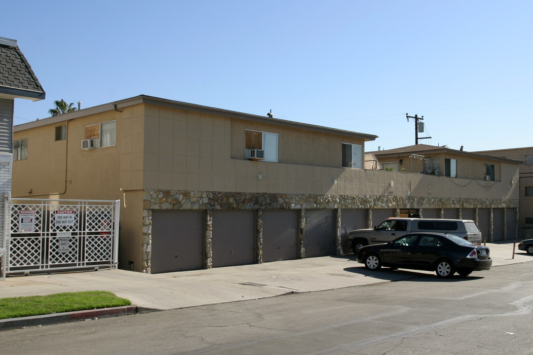 1674-1696 Newport Ave in Long Beach, CA - Building Photo