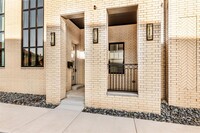 2504 N Douglas Ave in Oklahoma City, OK - Foto de edificio - Building Photo