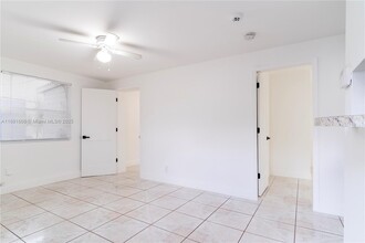 5820 Grant St in Hollywood, FL - Building Photo - Building Photo