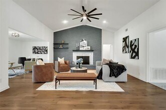 6910 Midcrest Dr in Dallas, TX - Building Photo - Building Photo