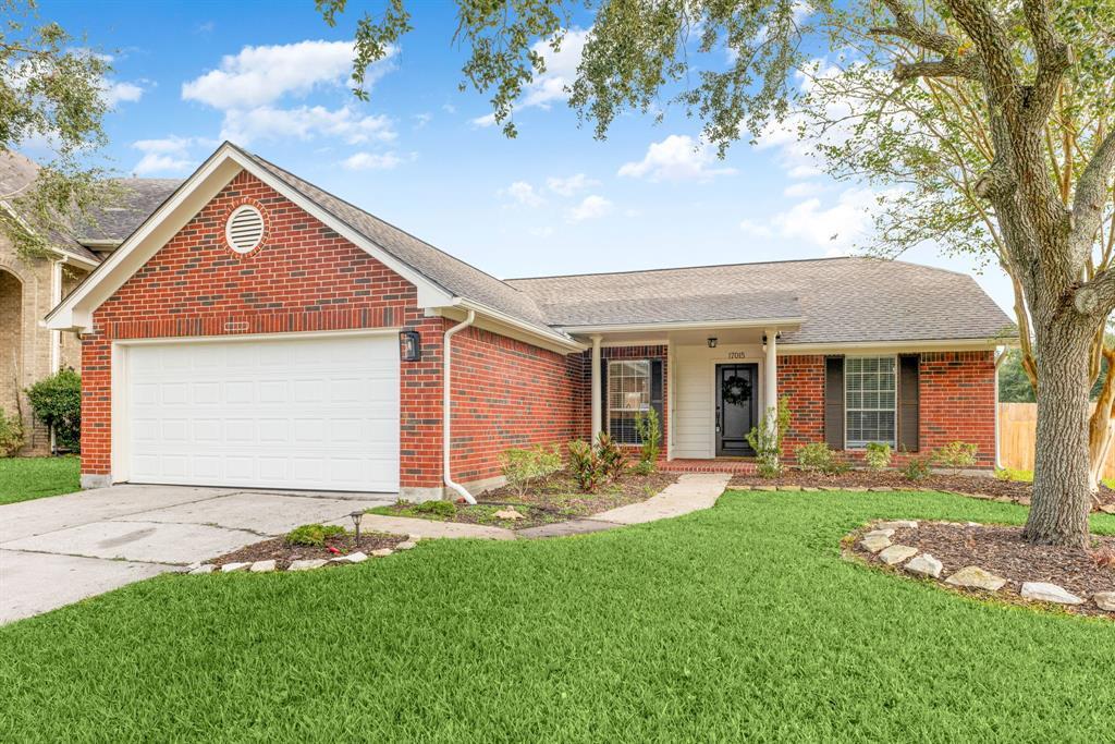 17015 Sailors Moon Ct in Friendswood, TX - Building Photo