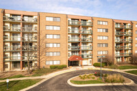 Huntington Grove Condominiums in Hoffman Estates, IL - Foto de edificio - Building Photo