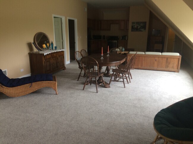 244 Eaton St, Unit 1 in Northfield, IL - Building Photo - Building Photo