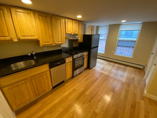 238 Cambridge St, Unit 2 in Boston, MA - Building Photo - Building Photo