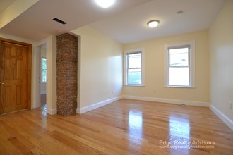 36 Brackett St, Unit 3 in Boston, MA - Foto de edificio - Building Photo