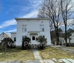 1 Pleasant St in Cambridge, NY - Building Photo