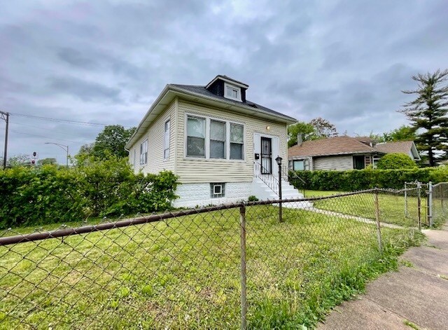 8854 S May St in Chicago, IL - Building Photo - Building Photo