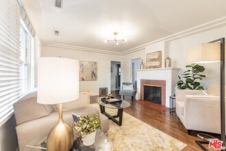 5732 Vesper Ave in Los Angeles, CA - Foto de edificio - Building Photo