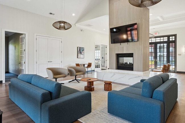 Devonshire Apartments in Greenwood, IN - Foto de edificio - Building Photo