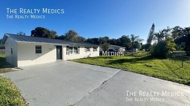 2530 N Palm Dr in Cocoa, FL - Building Photo - Building Photo