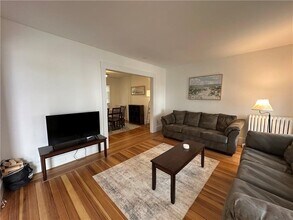 15 Kilburn Ct in Newport, RI - Foto de edificio - Building Photo