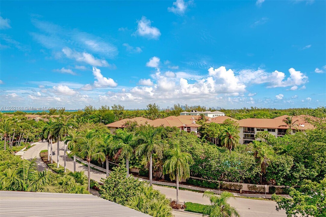 50 Ocean Lane Dr, Unit PH604 in Key Biscayne, FL - Foto de edificio