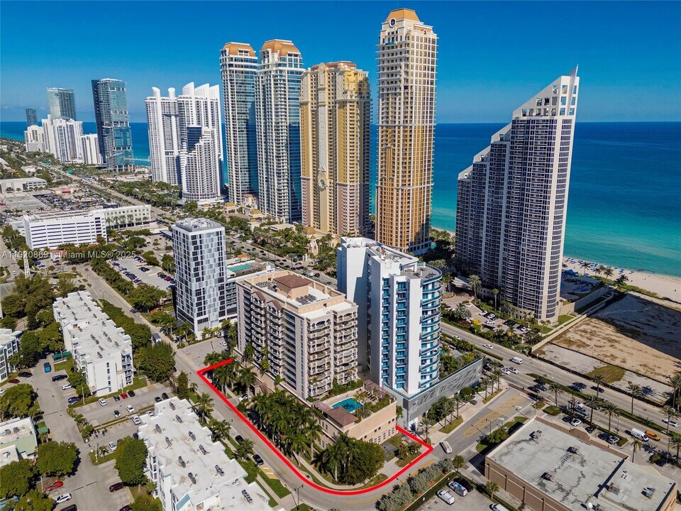 17555 Atlantic Blvd, Unit 1005 in Sunny Isles Beach, FL - Foto de edificio