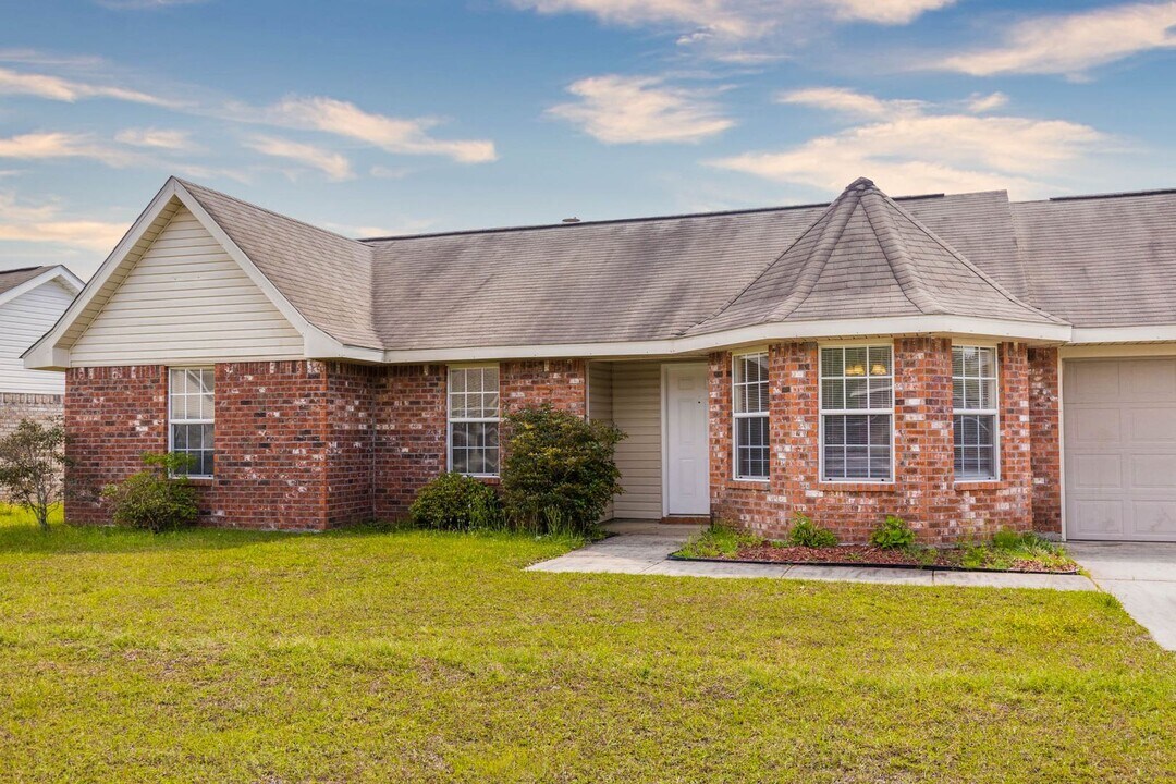 2216 Paula Cir in Ocean Springs, MS - Building Photo