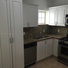 1135 92nd St-Unit -104 in Bay Harbor Islands, FL - Building Photo - Building Photo
