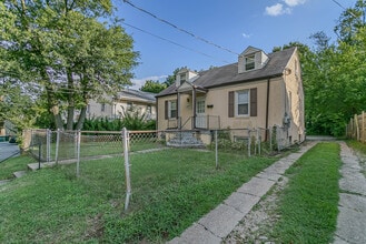 4827 Indian Ln in College Park, MD - Foto de edificio - Building Photo