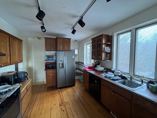 53 Lawn St, Unit 53 Lawn St. #2