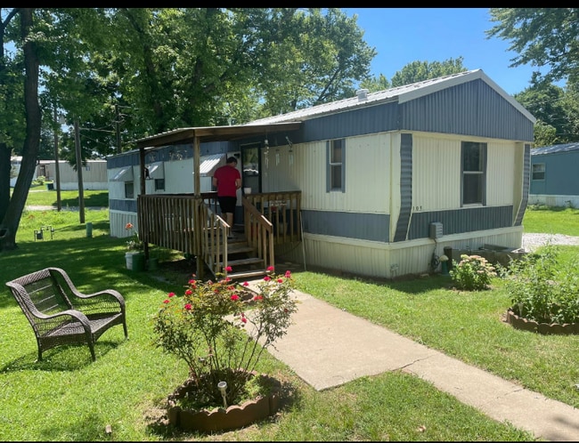property at 2710 N Farm Rd 137