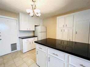 5418 Grand Lake St in Houston, TX - Foto de edificio - Building Photo