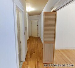 137 Park Dr, Unit 4 in Boston, MA - Foto de edificio - Building Photo