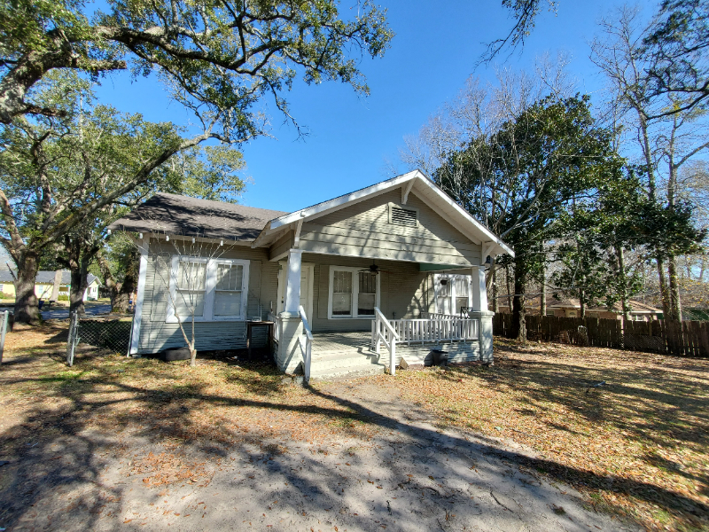 500 E Texas St in Leesville, LA - Foto de edificio