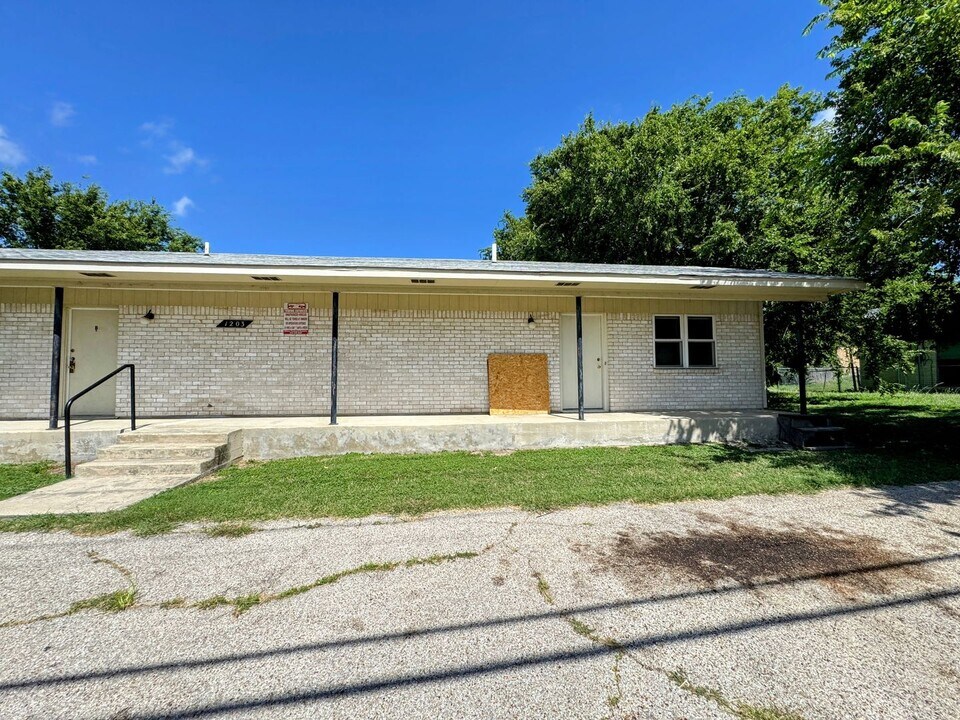 1203 Willow Springs Rd-Unit -Unit C in Killeen, TX - Building Photo