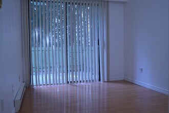 2690 Kingsford Av in Burnaby, BC - Building Photo - Building Photo