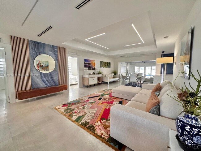1380 Stillwater Dr in Miami Beach, FL - Building Photo - Building Photo