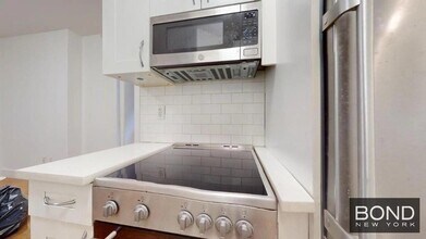 588 Amsterdam Ave in New York, NY - Building Photo - Building Photo