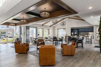 Lake Club in Lewis Center, OH - Foto de edificio - Building Photo