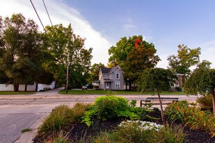 310 Maple St, Unit B in Big Rapids, MI - Building Photo