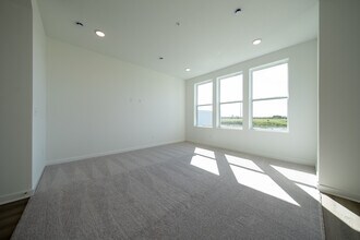 10429 Ithaca Ln N in Maple Grove, MN - Building Photo - Building Photo