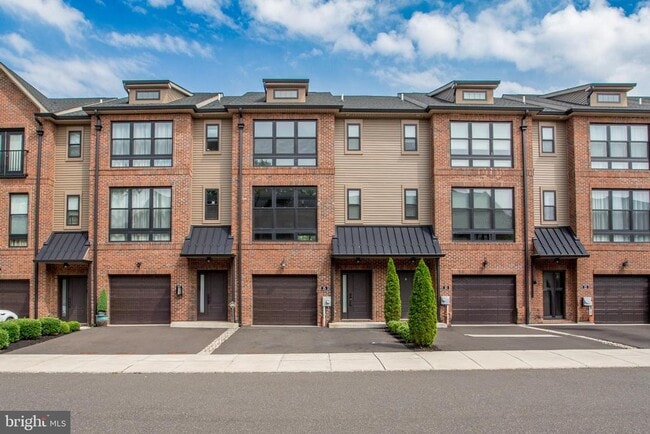 25 Sienna Pl in Feasterville-Trevose, PA - Building Photo - Building Photo