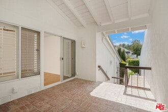 4618 Park Mirasol in Calabasas, CA - Building Photo - Building Photo