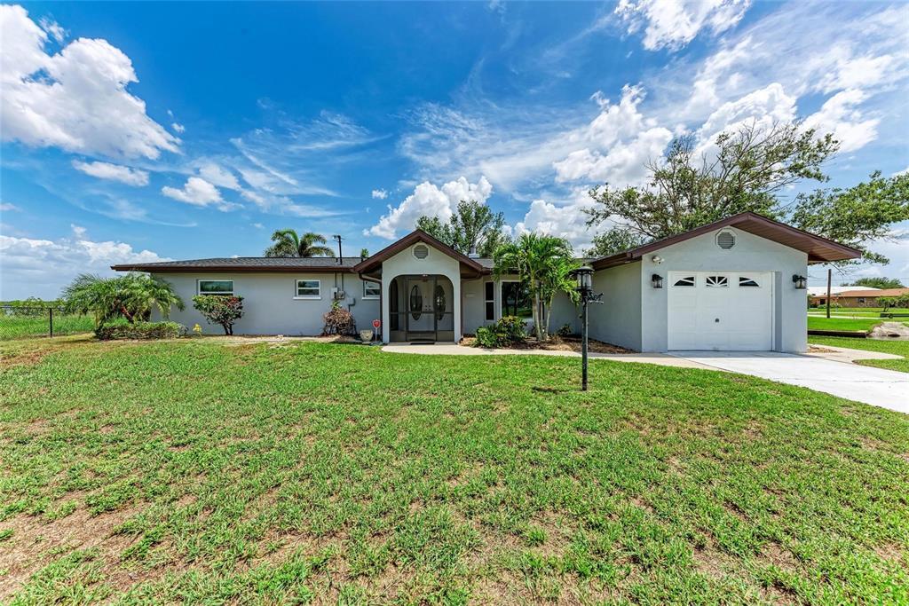 3376 Peace River Dr in Punta Gorda, FL - Building Photo