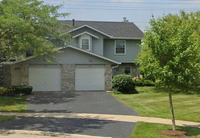 property at 840 Tamarac Blvd