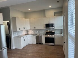 2750 W Wilcox St, Unit 1 in Chicago, IL - Building Photo