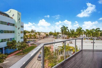 401 Jefferson Ave, Unit 3 in Miami Beach, FL - Foto de edificio - Building Photo