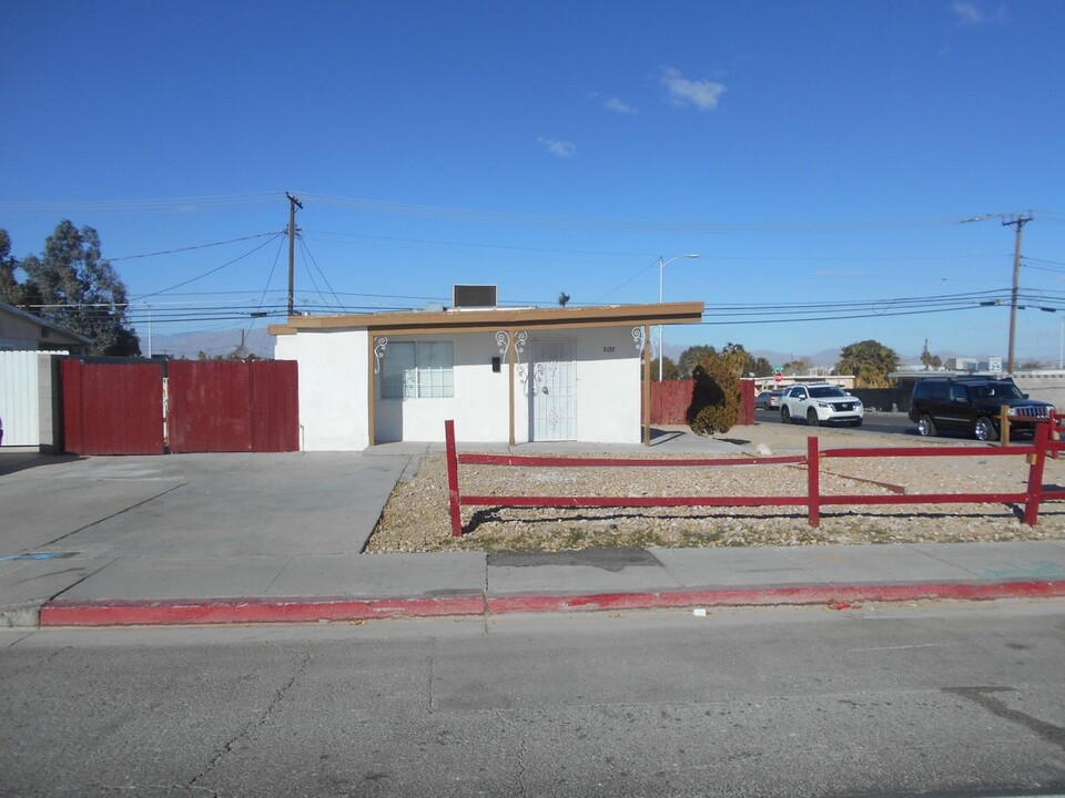 2137 E St Louis Ave in Las Vegas, NV - Building Photo