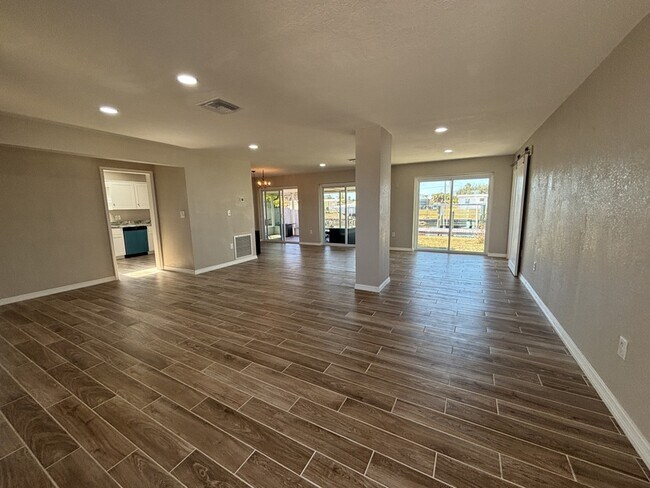 4143 Conway Blvd in Port Charlotte, FL - Building Photo - Building Photo