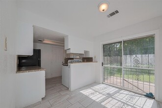 8406 Banting St in Houston, TX - Building Photo - Building Photo