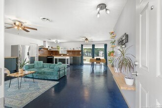 1228 Rivercrest Dr in New Braunfels, TX - Foto de edificio - Building Photo