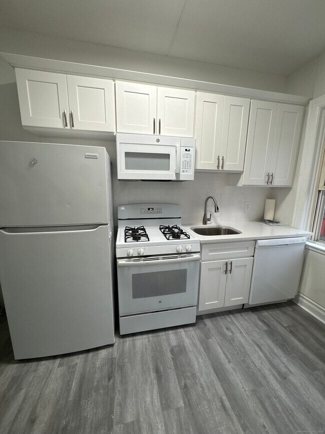 351 Greenwich Ave in Greenwich, CT - Building Photo - Building Photo