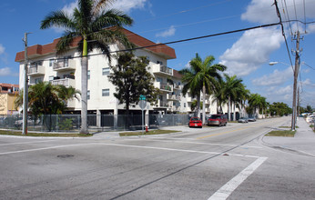 La Lisa Apartments in Hialeah, FL - Building Photo - Building Photo