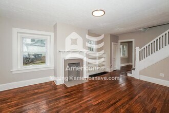 904 Bloomfield Ave in Akron, OH - Foto de edificio - Building Photo