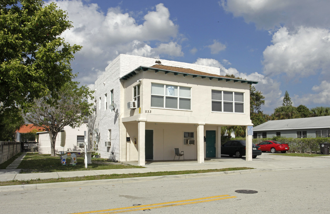 533 43rd St in West Palm Beach, FL - Building Photo