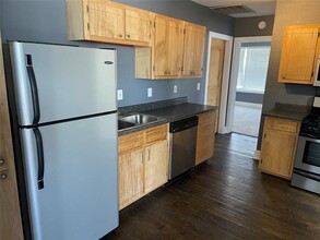 1122 N Zang Blvd in Dallas, TX - Building Photo - Building Photo